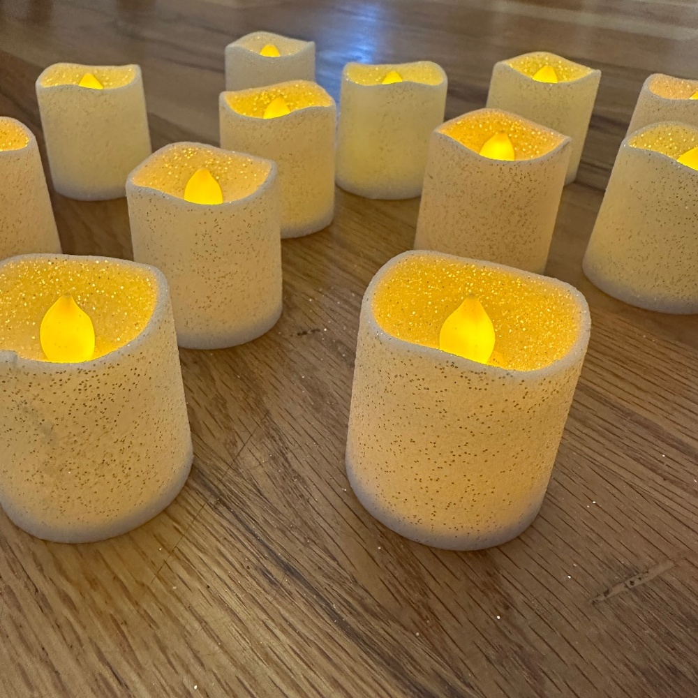 ✨ Set of 14 Glitter Flameless LED Tealight Candles ✨